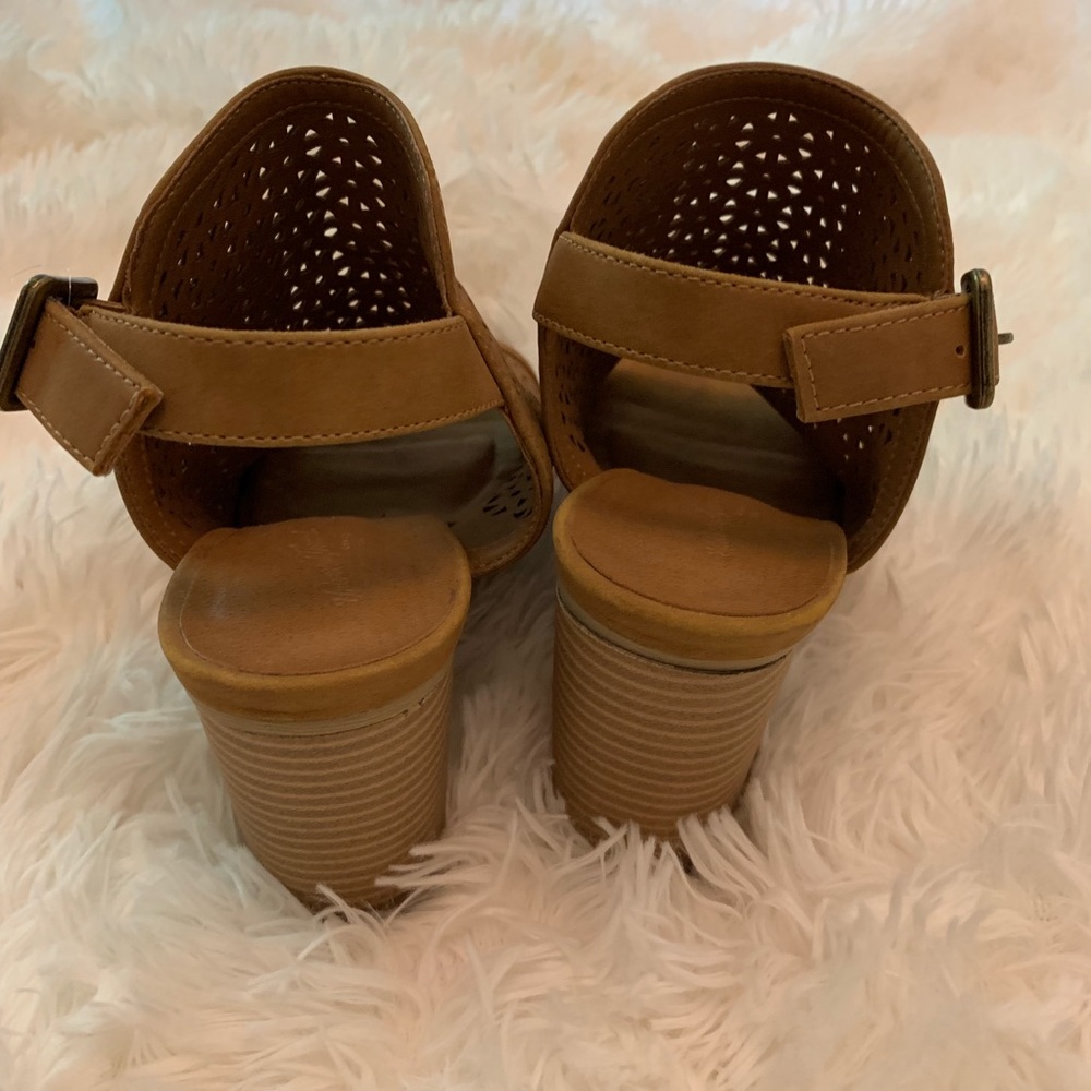Universal Threads wedges - Picture 3 of 5